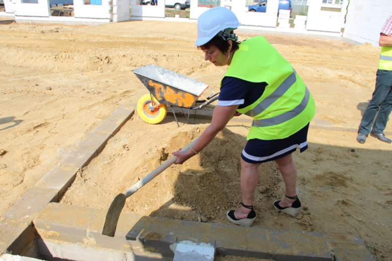 Wkopano akt erekcyjny