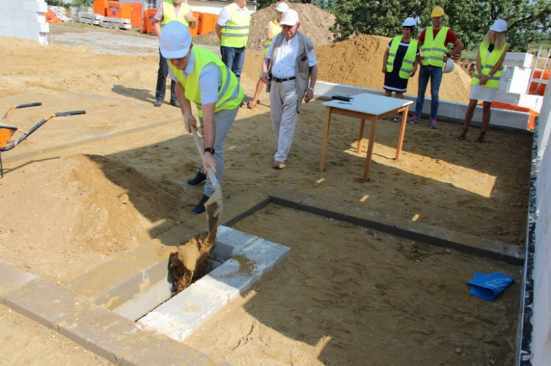 Wkopano akt erekcyjny