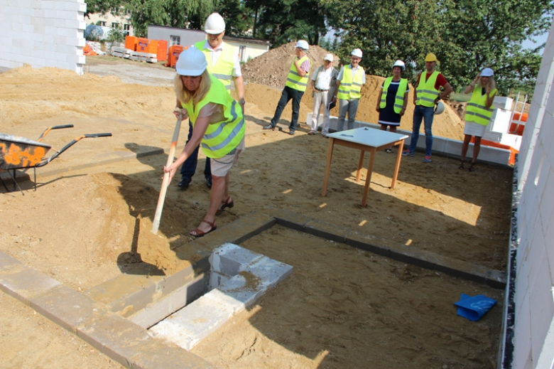 Wkopano akt erekcyjny