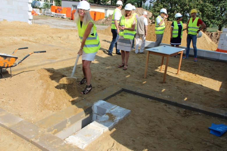 Wkopano akt erekcyjny