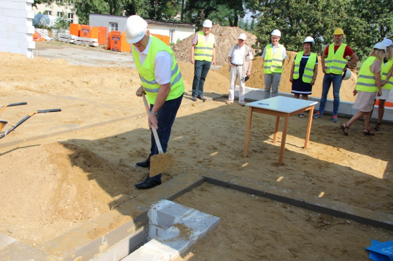 Wkopano akt erekcyjny