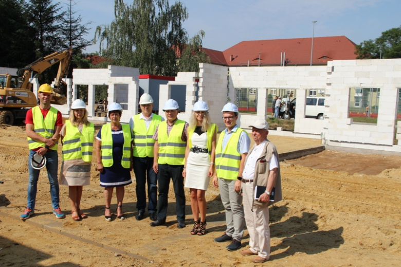 Wkopano akt erekcyjny