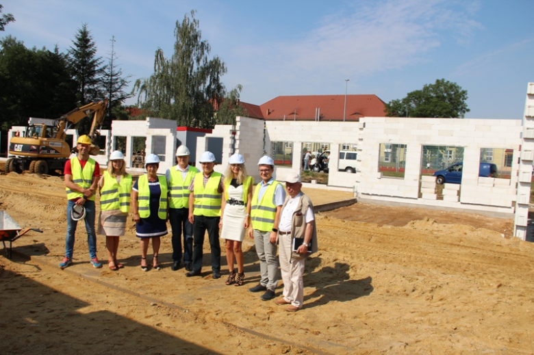 Wkopano akt erekcyjny