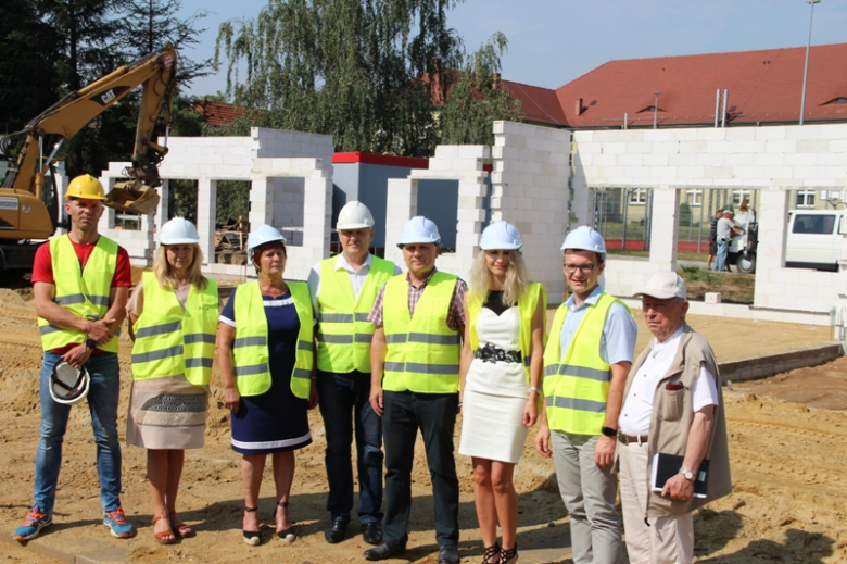 Wkopano akt erekcyjny