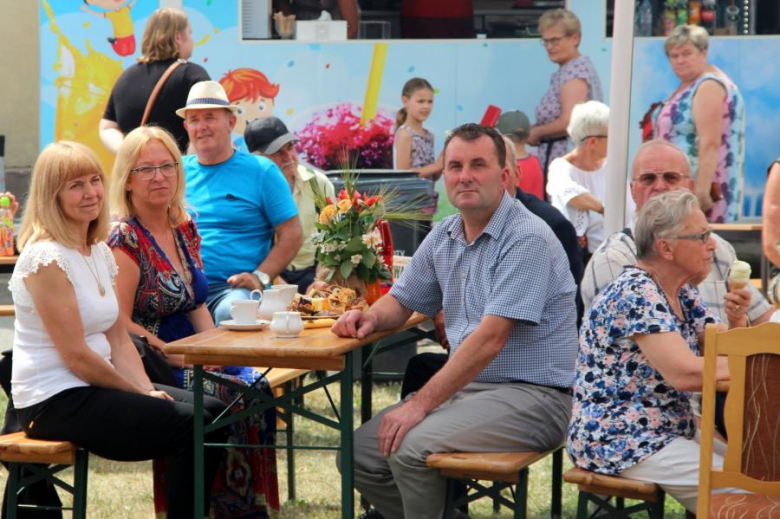 Przegląd Zespołów Ludowych "Kostomłocka nuta"