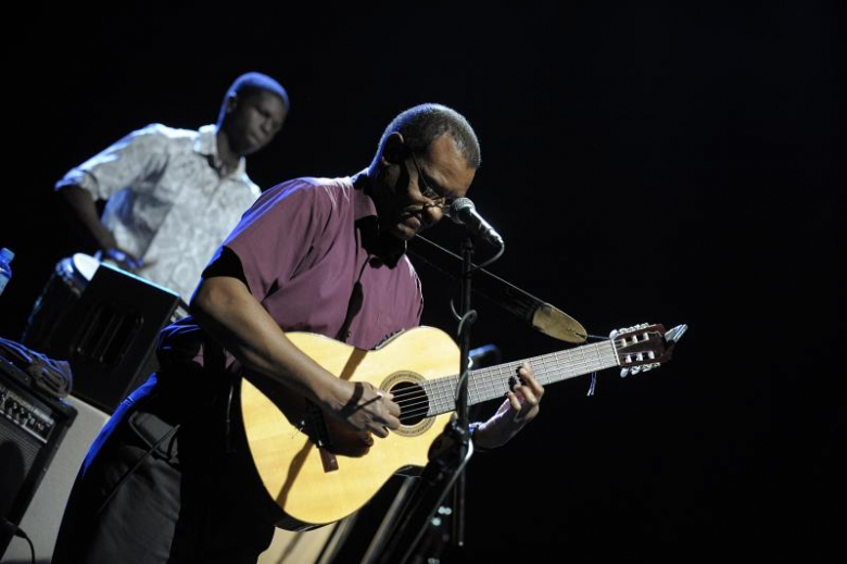 Angelique Kidjo rozgrzewająca publiczność