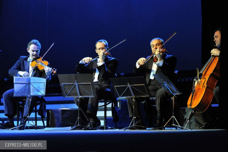 "Zamach na MoCarta" w wykonaniu: Zbigniew Zamachowski, Wojciech Malajkat i Grupa MoCarta