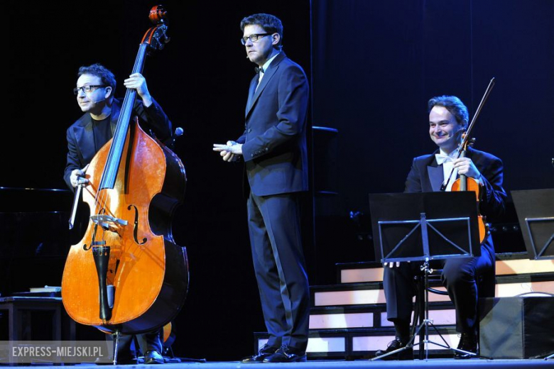 "Zamach na MoCarta" w wykonaniu: Zbigniew Zamachowski, Wojciech Malajkat i Grupa MoCarta