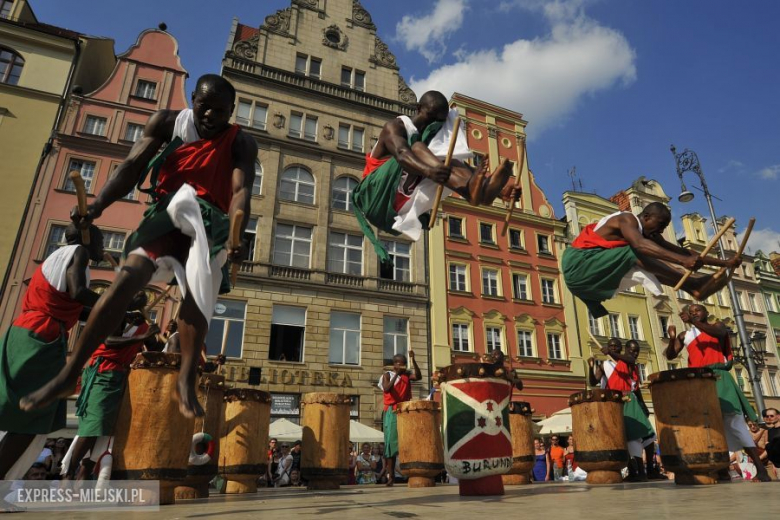 THE ROYAL DRUMMERS OF BURUNDI
