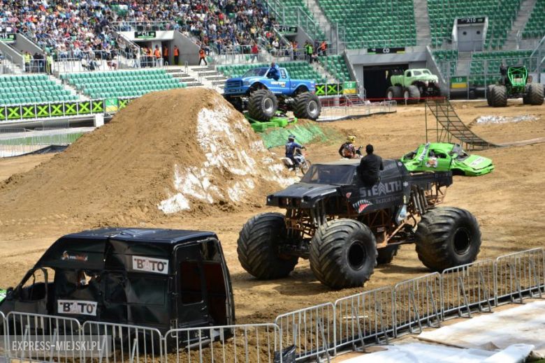 Monster Trucki na stadionie miejskim we Wrocławiu.