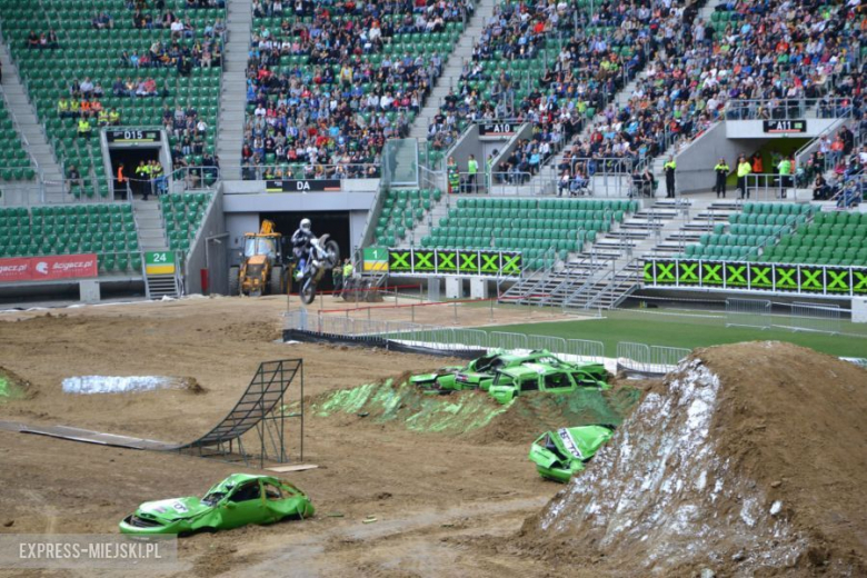 Monster Trucki na stadionie miejskim we Wrocławiu.