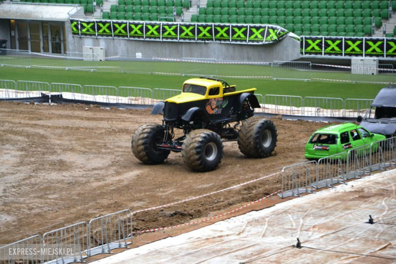 Monster Trucki na stadionie miejskim we Wrocławiu.