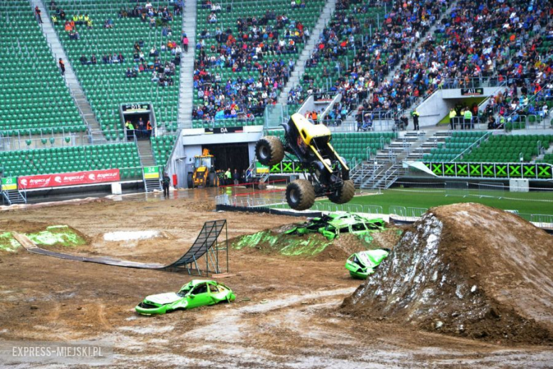 Monster Trucki na stadionie miejskim we Wrocławiu.