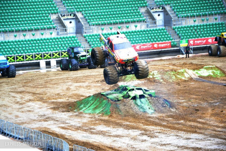 Monster Trucki na stadionie miejskim we Wrocławiu.