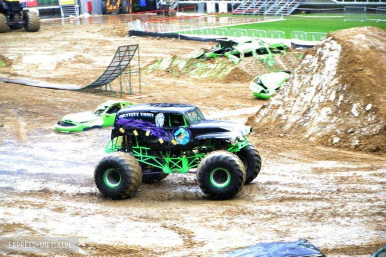Monster Trucki na stadionie miejskim we Wrocławiu.