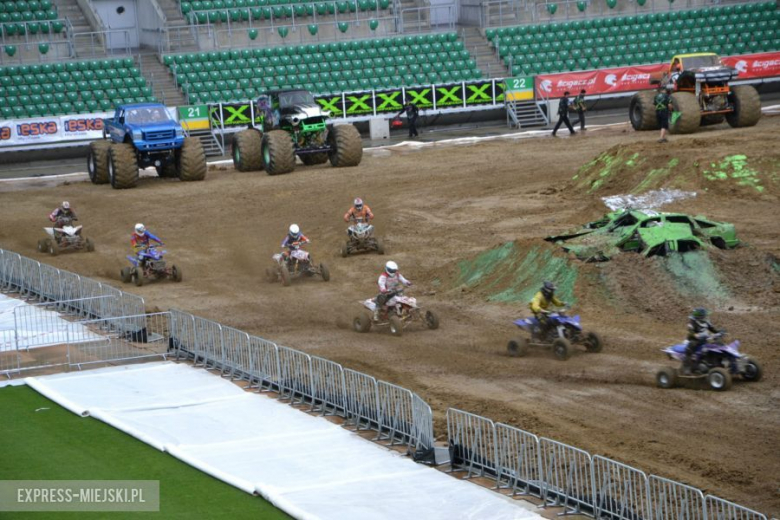 Monster Trucki na stadionie miejskim we Wrocławiu.
