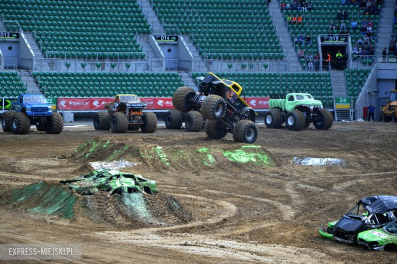 Monster Trucki na stadionie miejskim we Wrocławiu.