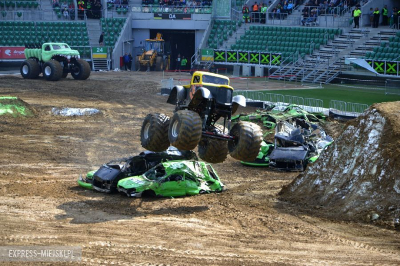 Monster Trucki na stadionie miejskim we Wrocławiu.