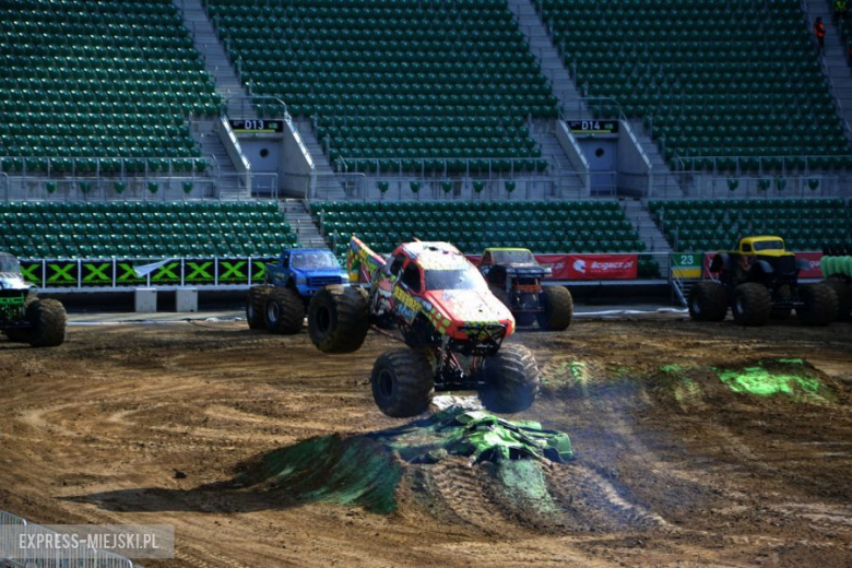 Monster Trucki na stadionie miejskim we Wrocławiu.