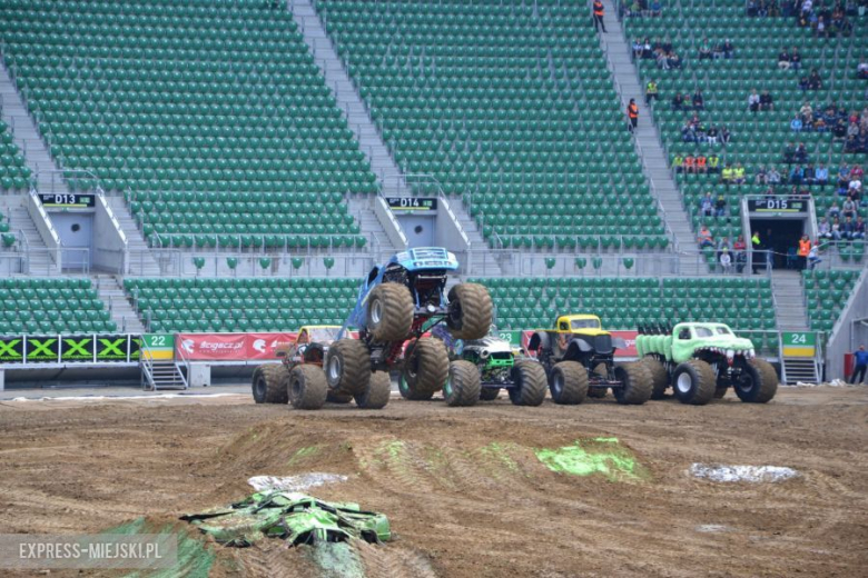 Monster Trucki na stadionie miejskim we Wrocławiu.