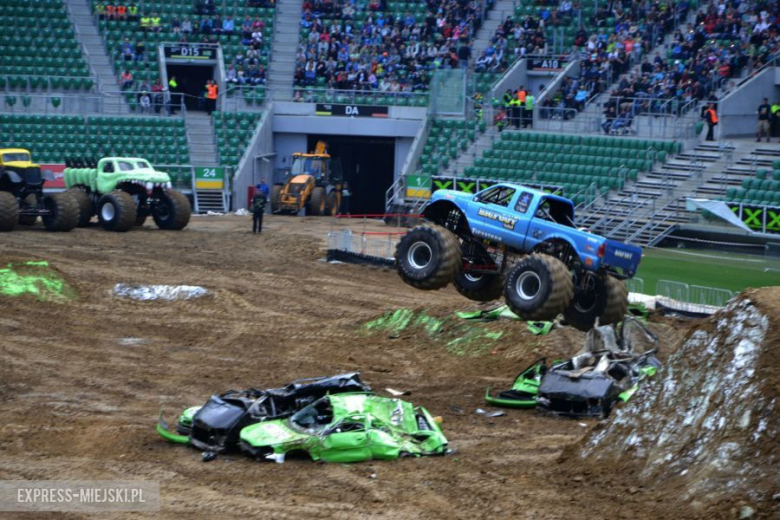Monster Trucki na stadionie miejskim we Wrocławiu.