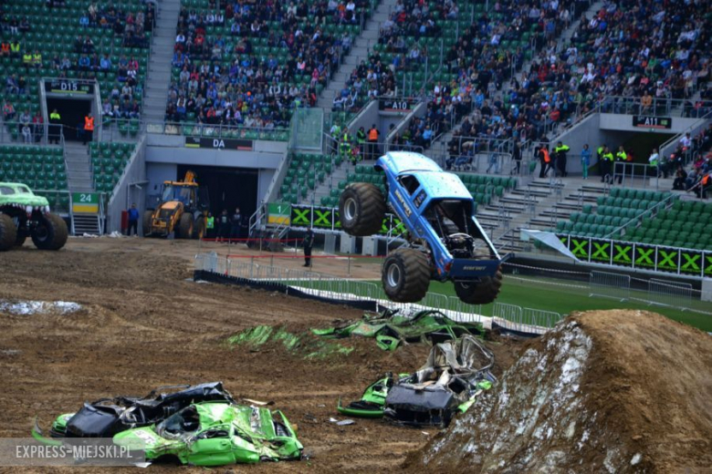 Monster Trucki na stadionie miejskim we Wrocławiu.