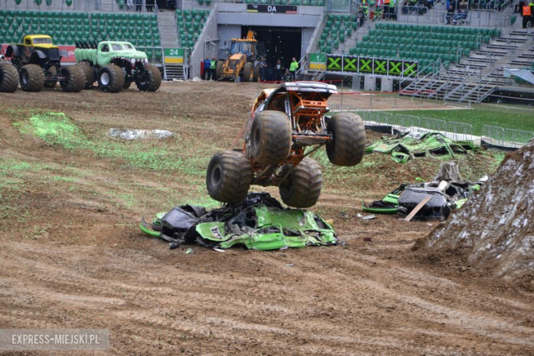 Monster Trucki na stadionie miejskim we Wrocławiu.
