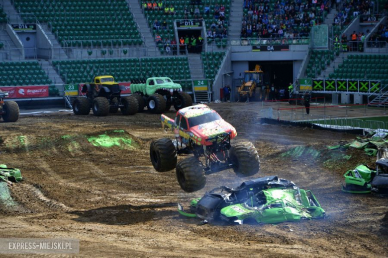 Monster Trucki na stadionie miejskim we Wrocławiu.