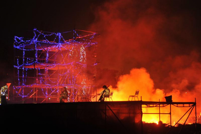 Niesamowity pokaz pirotechniczny Groupe F