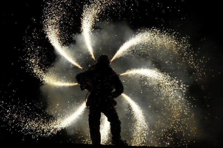 Niesamowity pokaz pirotechniczny Groupe F