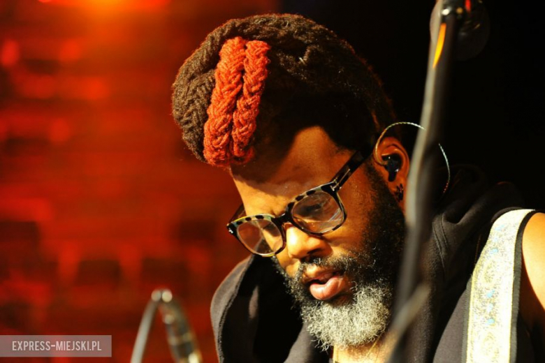 Robert Glasper Experiment