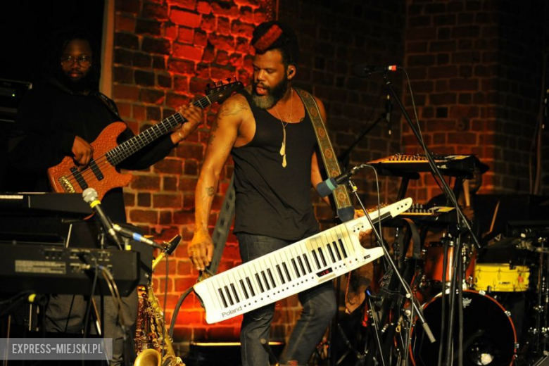 Robert Glasper Experiment