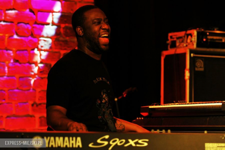 Robert Glasper Experiment