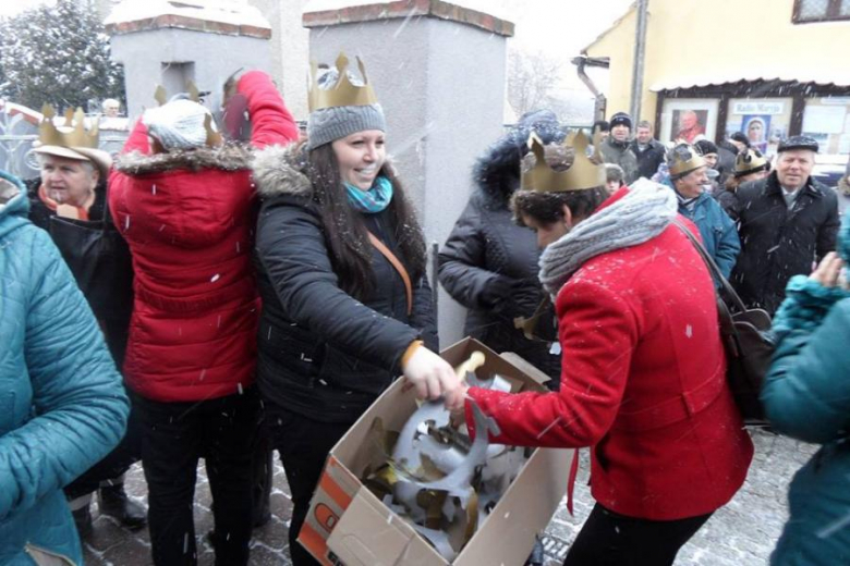 Mieszkańcy Miękini chętnie uczestniczyli w pochodzie