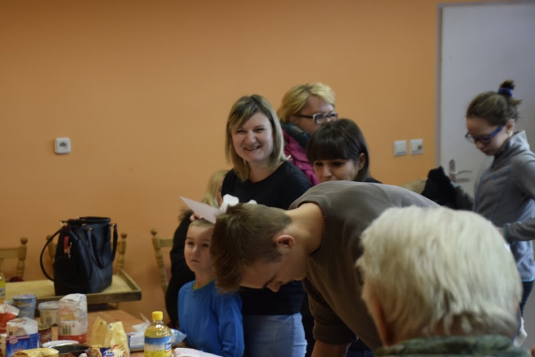 Podczas spotkania powstały przepyszne pączki i faworki