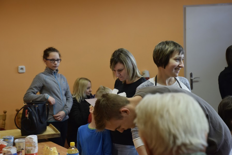 Podczas spotkania powstały przepyszne pączki i faworki