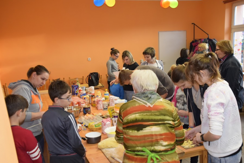 Podczas spotkania powstały przepyszne pączki i faworki