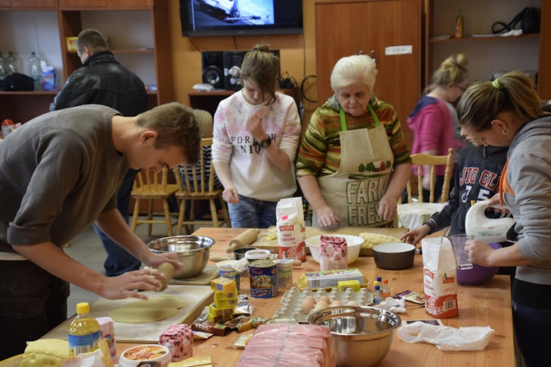 Podczas spotkania powstały przepyszne pączki i faworki