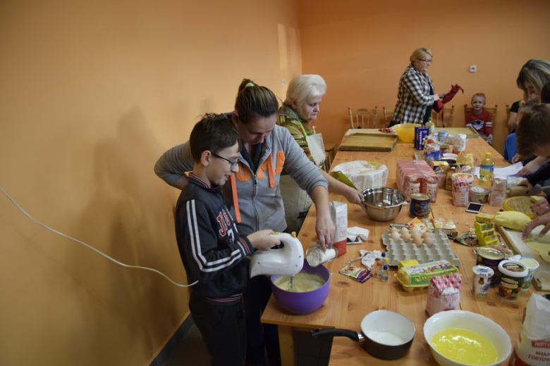 Podczas spotkania powstały przepyszne pączki i faworki