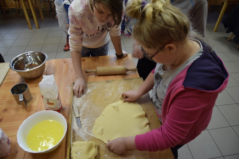 Podczas spotkania powstały przepyszne pączki i faworki