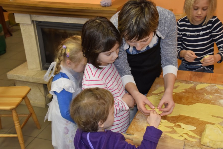 Podczas spotkania powstały przepyszne pączki i faworki