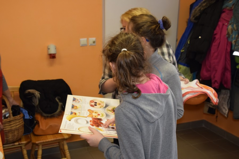 Podczas spotkania powstały przepyszne pączki i faworki