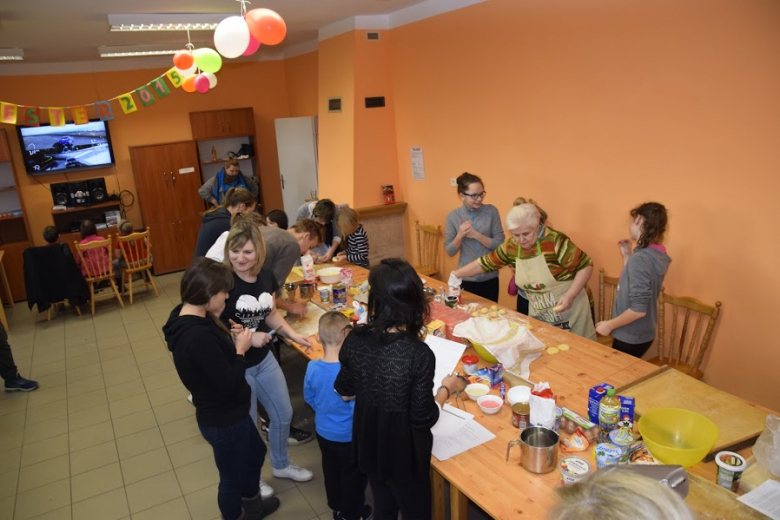 Podczas spotkania powstały przepyszne pączki i faworki