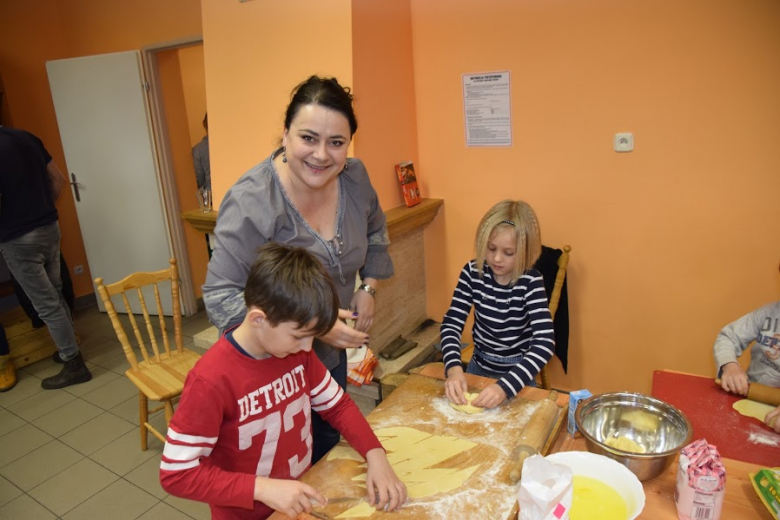 Podczas spotkania powstały przepyszne pączki i faworki