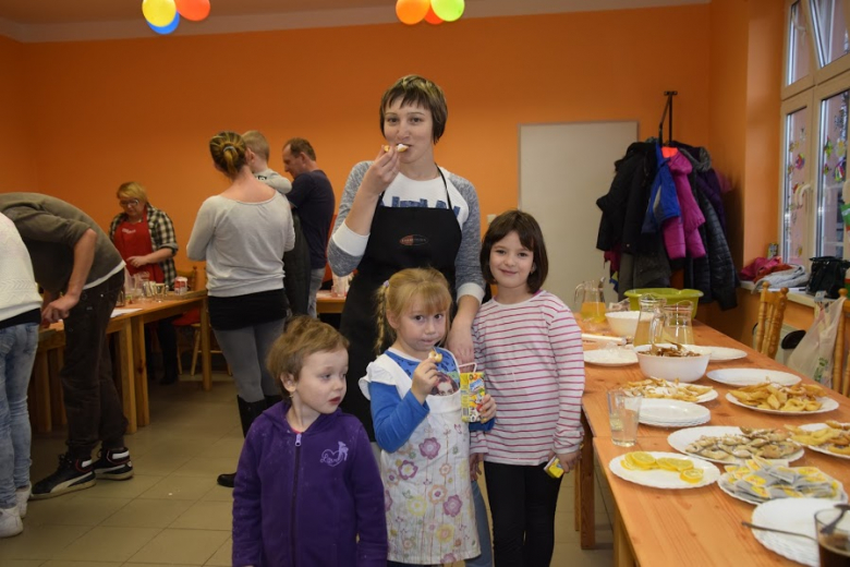 Podczas spotkania powstały przepyszne pączki i faworki