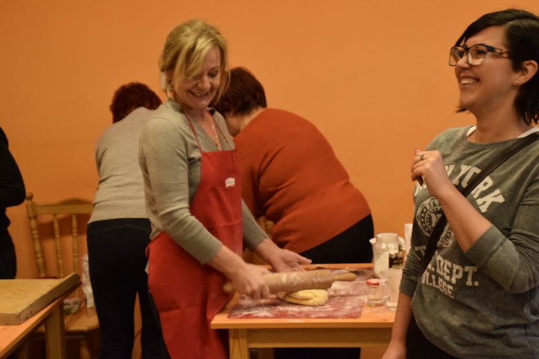 Podczas spotkania powstały przepyszne pączki i faworki