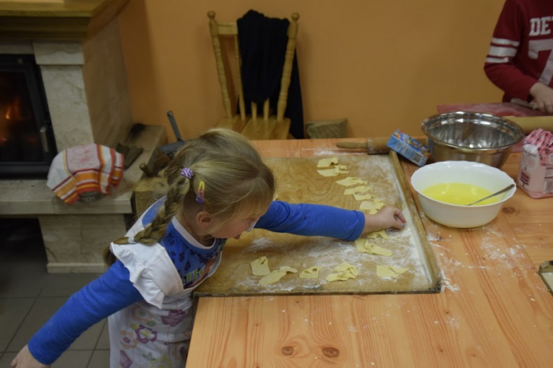 Podczas spotkania powstały przepyszne pączki i faworki