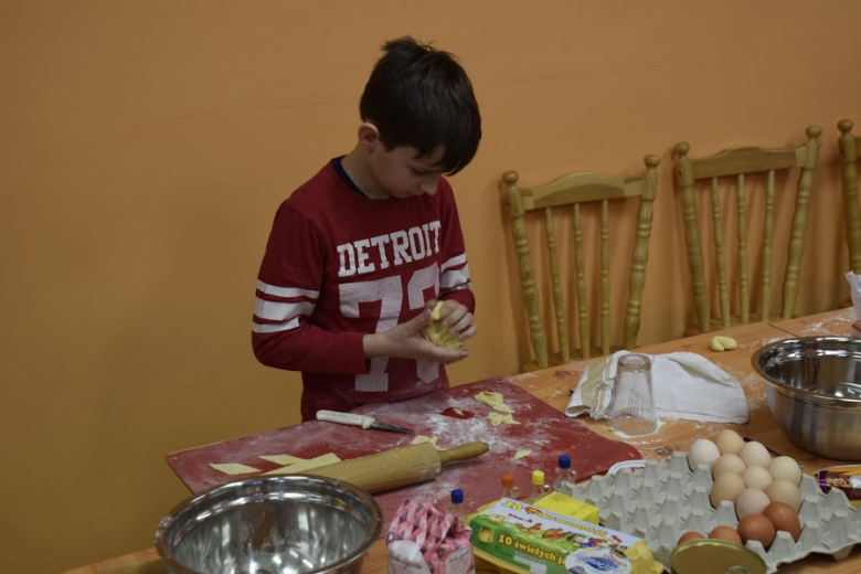 Podczas spotkania powstały przepyszne pączki i faworki