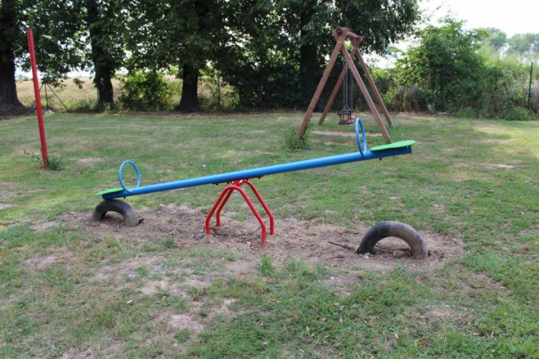 Nowe urządzenia na placach zabaw