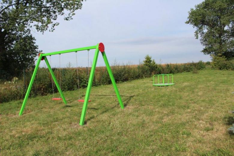 Nowe urządzenia na placach zabaw